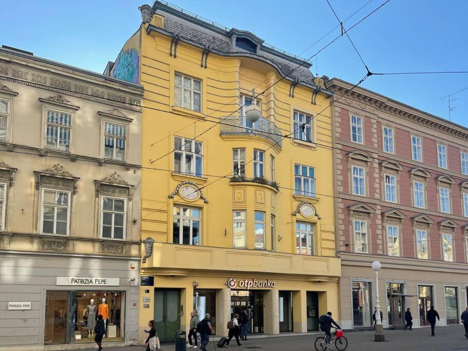 Apartment Agravista Main Square By Irundo